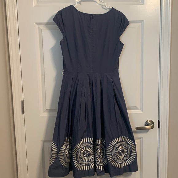 Oscar by Oscar de la Renta cap sleeve embroidered pleated a-line dress - Picture 3 of 10